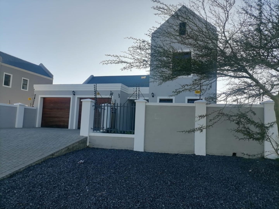 To Let 4 Bedroom Property for Rent in Admirals Park Western Cape
